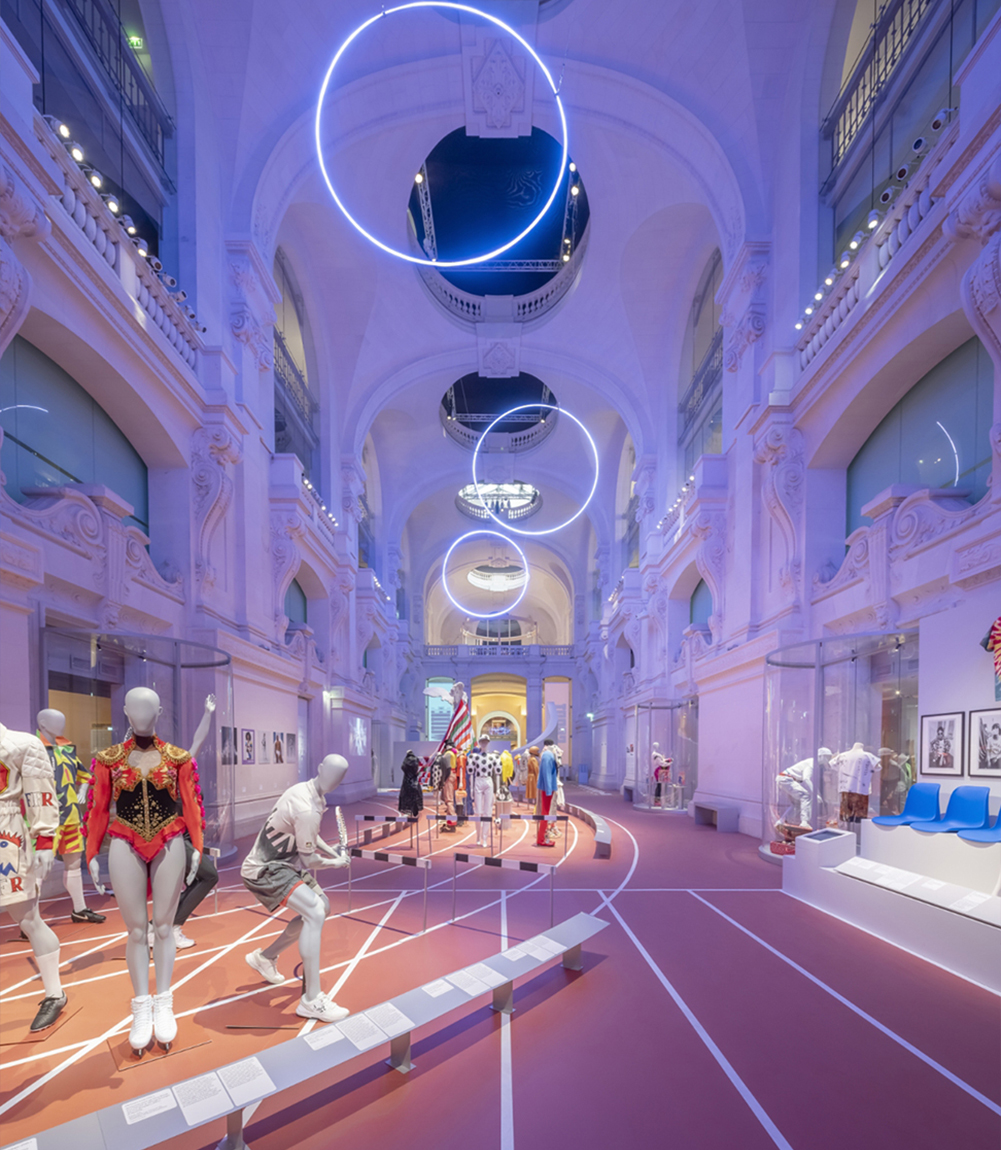 MODE_ET_SPORT_Luc_Boegly-112 Gabrielle Chanel. Fashion Manifesto at Victoria and Albert Museum